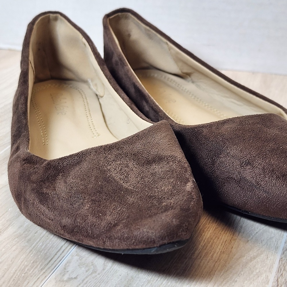 Bella Marie Ballet Flats Pointed Toe  Women's Size 8 Classic Suede Brown